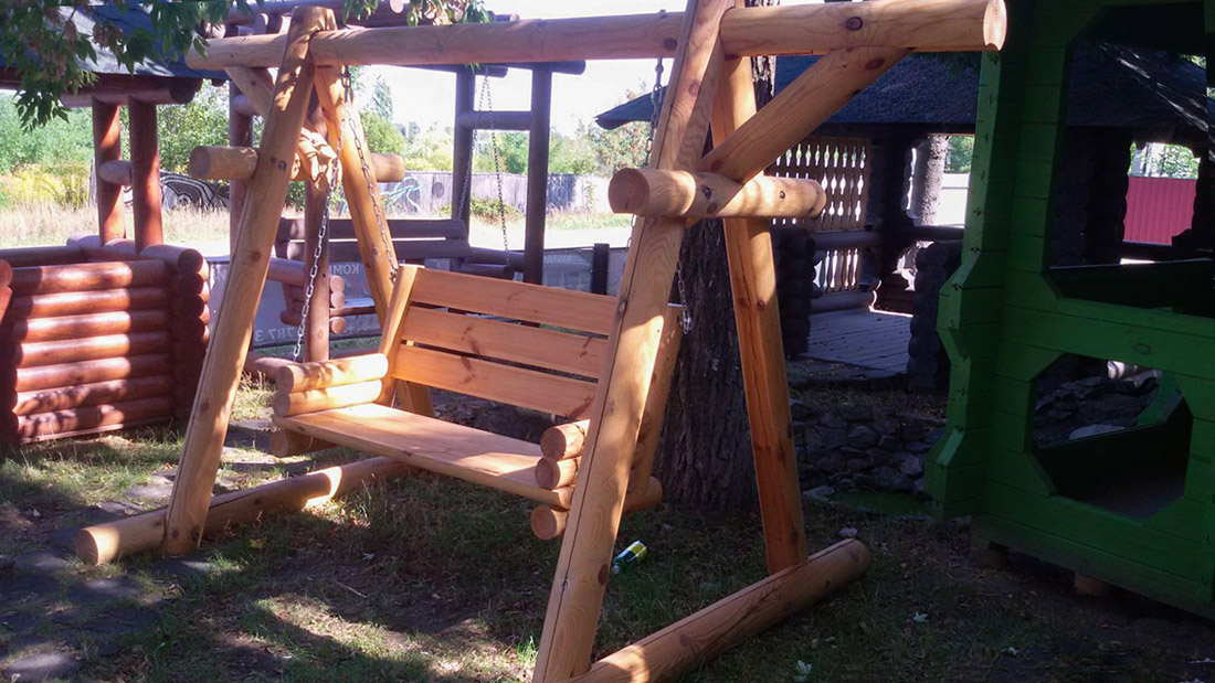 Качели Какую мебель лучше поставить во дворе деревянного дома? №5
