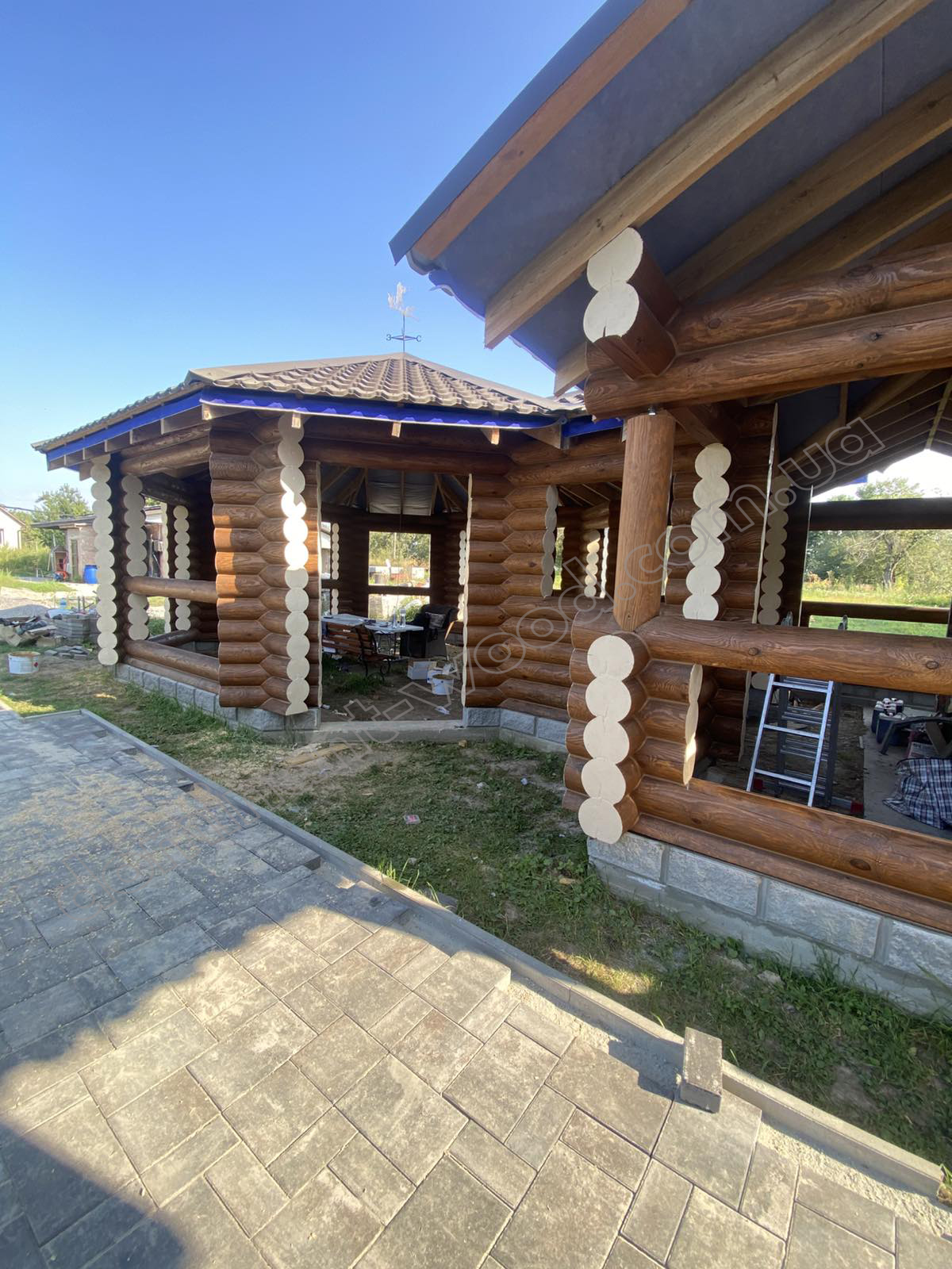 Бесідка з колод під ключ