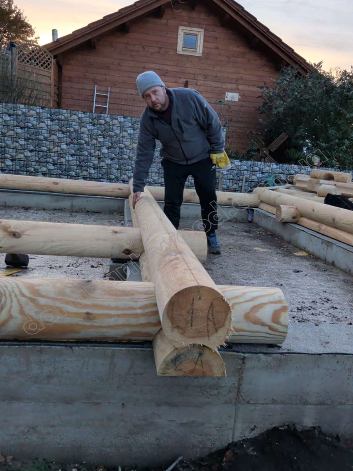 Збирання готового домокомплекту будинку з колод Ø 200 мм Збирання готового домокомплекту будинку з колод Ø 200 мм