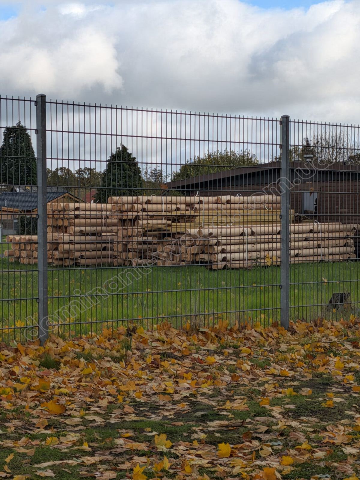 Зберігання комплекту зрубу на ділянці забудови Зберігання комплекту зрубу на ділянці забудови