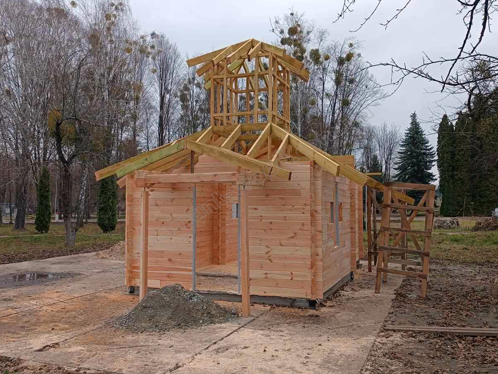 Будівництво каплиці з брусу - дерев’яний корпус конструкції Будівництво каплиці з брусу - дерев’яний корпус конструкції