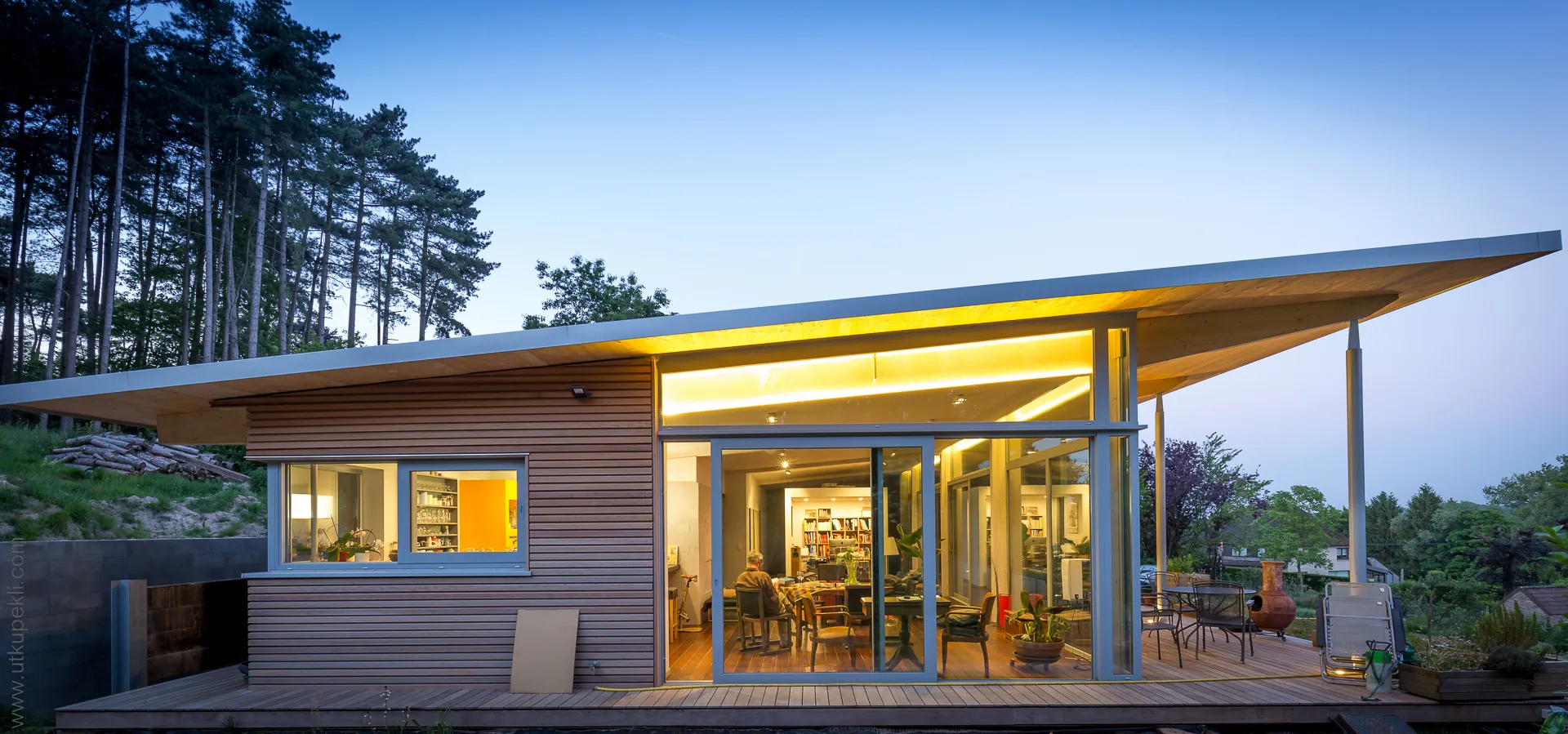 Современный коттедж с односкатной крышей