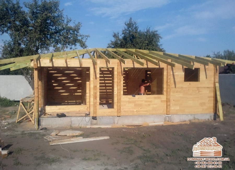 Будинок з лазнею і альтанкою з сухого бруса