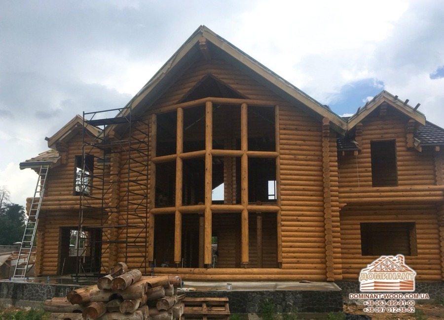 Будуємо зі смаком: розкішний маєток з оциліндрованого зрубу